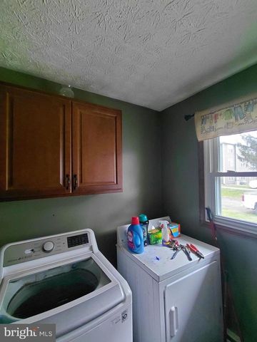 1 PEPSI LN, Petersburg, WV 26847