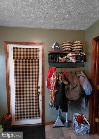 1 PEPSI LN, Petersburg, WV 26847