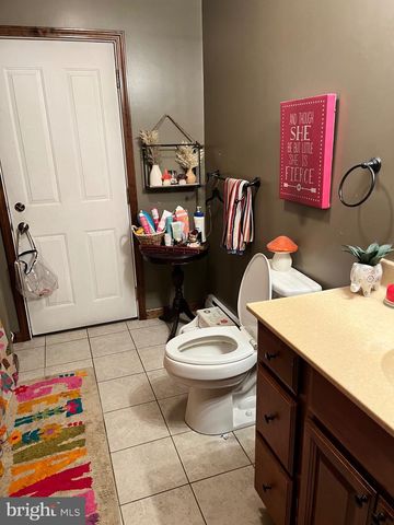 1 PEPSI LN, Petersburg, WV 26847