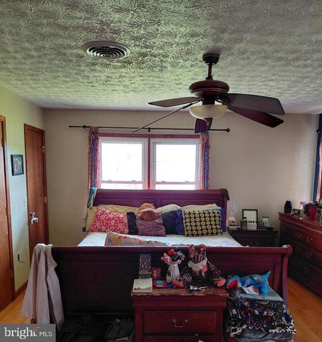 1 PEPSI LN, Petersburg, WV 26847