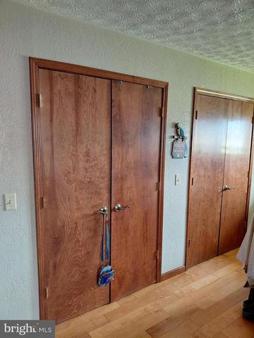 1 PEPSI LN, Petersburg, WV 26847