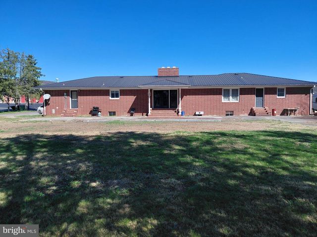 1 PEPSI LN, Petersburg, WV 26847