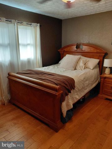 1 PEPSI LN, Petersburg, WV 26847