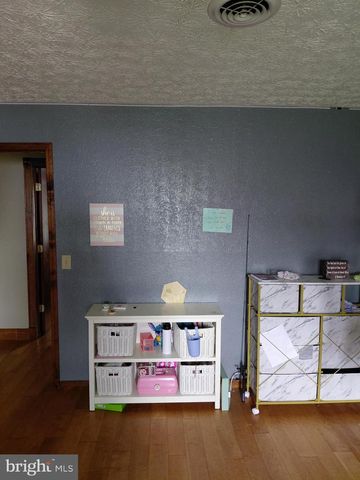 1 PEPSI LN, Petersburg, WV 26847