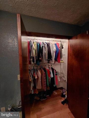 1 PEPSI LN, Petersburg, WV 26847