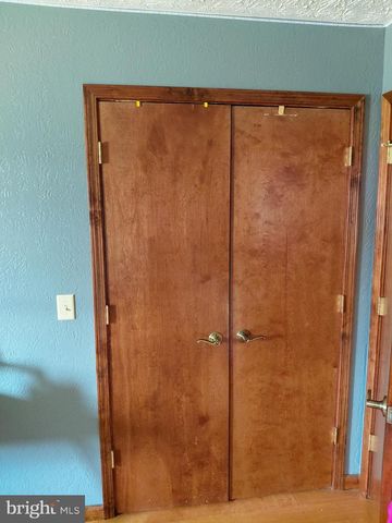 1 PEPSI LN, Petersburg, WV 26847