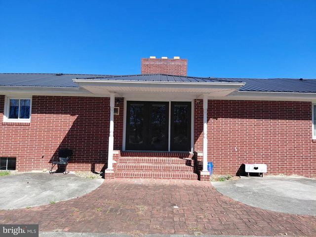 1 PEPSI LN, Petersburg, WV 26847