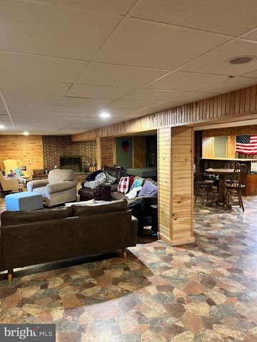 1 PEPSI LN, Petersburg, WV 26847