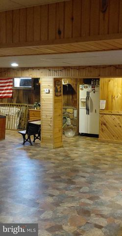 1 PEPSI LN, Petersburg, WV 26847