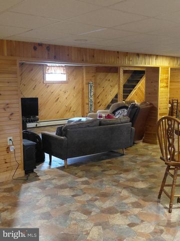 1 PEPSI LN, Petersburg, WV 26847