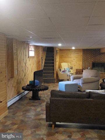 1 PEPSI LN, Petersburg, WV 26847