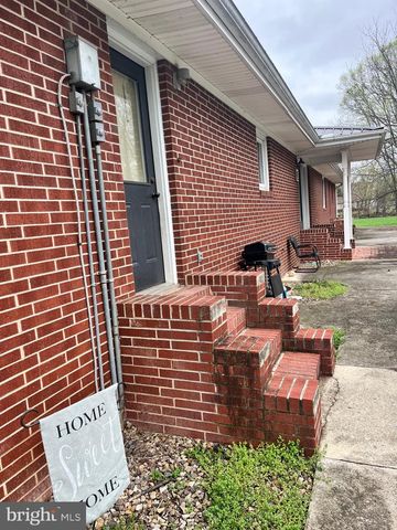 1 PEPSI LN, Petersburg, WV 26847