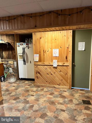 1 PEPSI LN, Petersburg, WV 26847