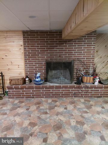 1 PEPSI LN, Petersburg, WV 26847