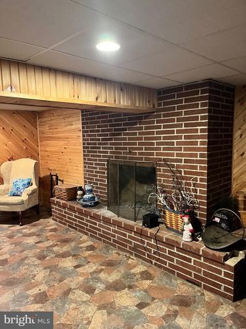 1 PEPSI LN, Petersburg, WV 26847