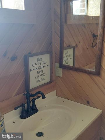 1 PEPSI LN, Petersburg, WV 26847