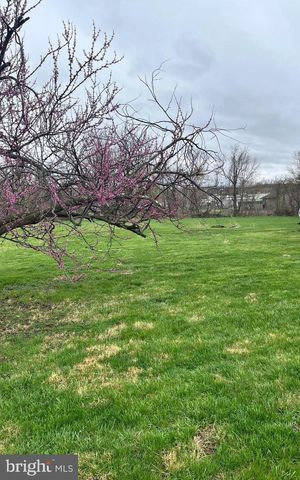 1 PEPSI LN, Petersburg, WV 26847