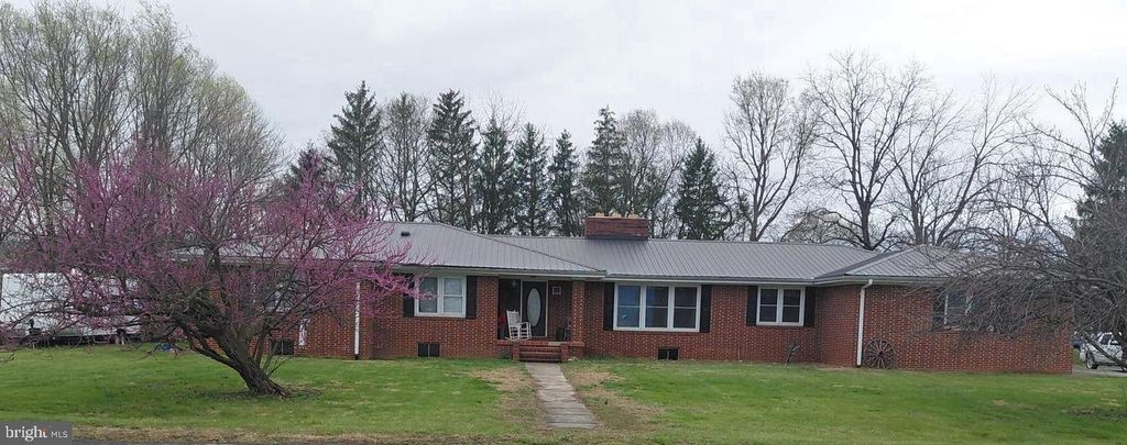 1 PEPSI LN, Petersburg, WV 26847