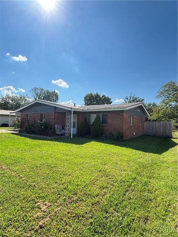 902 S Knoxville Avenue, Russellville, AR 72801