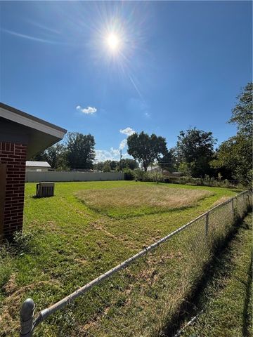 902 S Knoxville Avenue, Russellville, AR 72801