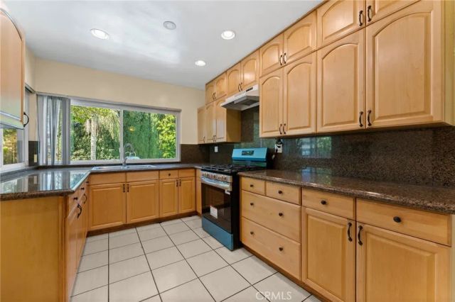 6627 Columbus Avenue, Van Nuys, CA 91405