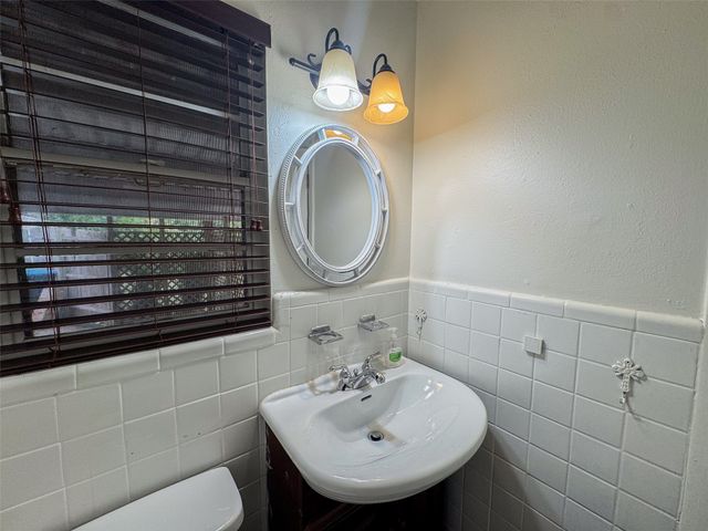 3263 Bilglade Road, Fort Worth, TX 76133