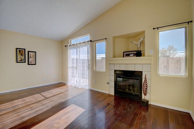 6132 Ursa Avenue NW, Albuquerque, NM 87114