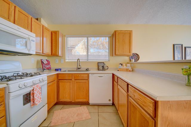 6132 Ursa Avenue NW, Albuquerque, NM 87114