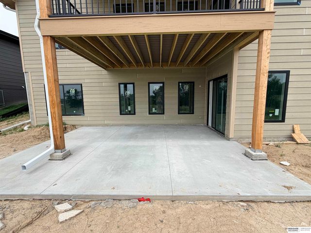 6231 N 207th Street, Elkhorn, NE 68022