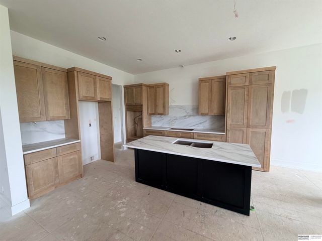 6231 N 207th Street, Elkhorn, NE 68022
