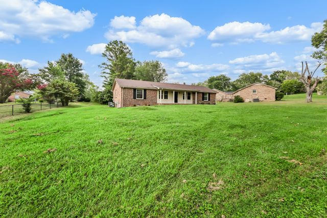 803 Laurel Dr, Clarksville, TN 37043
