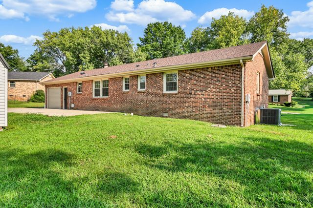803 Laurel Dr, Clarksville, TN 37043
