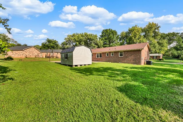 803 Laurel Dr, Clarksville, TN 37043