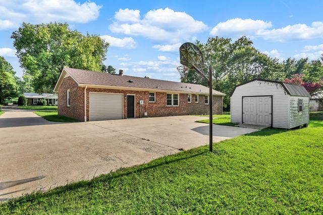 803 Laurel Dr, Clarksville, TN 37043