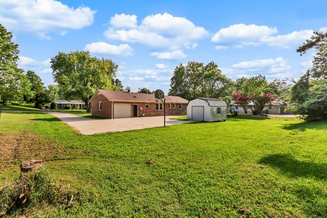 803 Laurel Dr, Clarksville, TN 37043