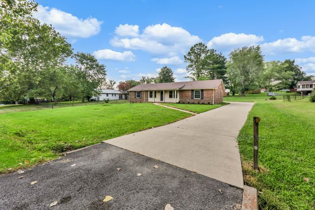 803 Laurel Dr, Clarksville, TN 37043
