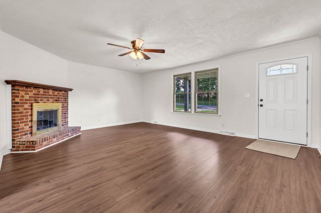 803 Laurel Dr, Clarksville, TN 37043