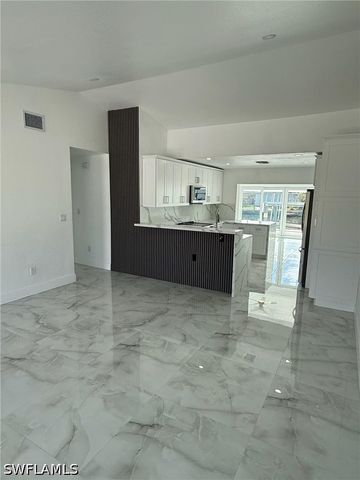 2823 Janet ST, Matlacha, FL 33993