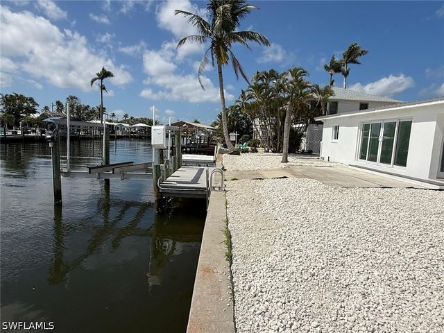 2823 Janet ST, Matlacha, FL 33993