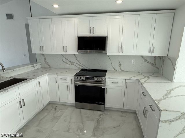 2823 Janet ST, Matlacha, FL 33993