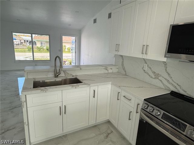 2823 Janet ST, Matlacha, FL 33993
