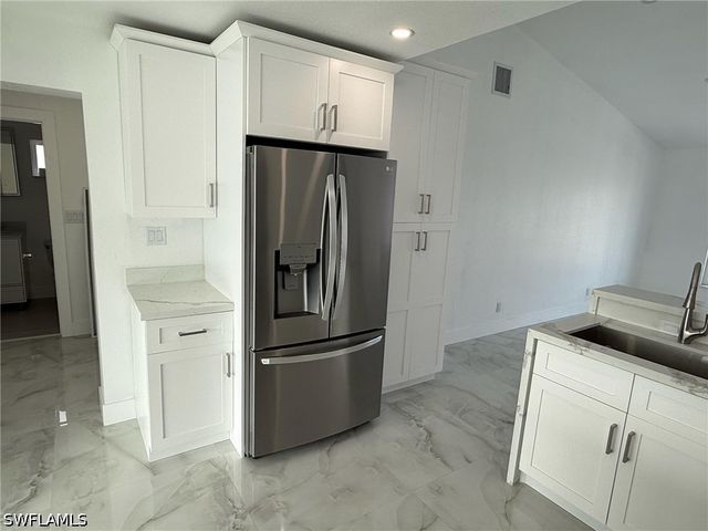 2823 Janet ST, Matlacha, FL 33993