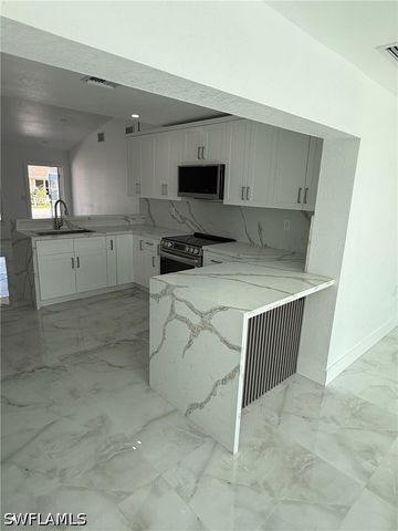 2823 Janet ST, Matlacha, FL 33993