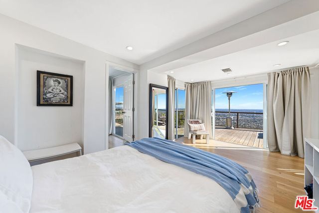 8494 Cole Crest Drive, Los Angeles, CA 90046