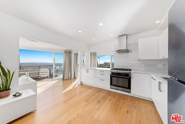 8494 Cole Crest Drive, Los Angeles, CA 90046