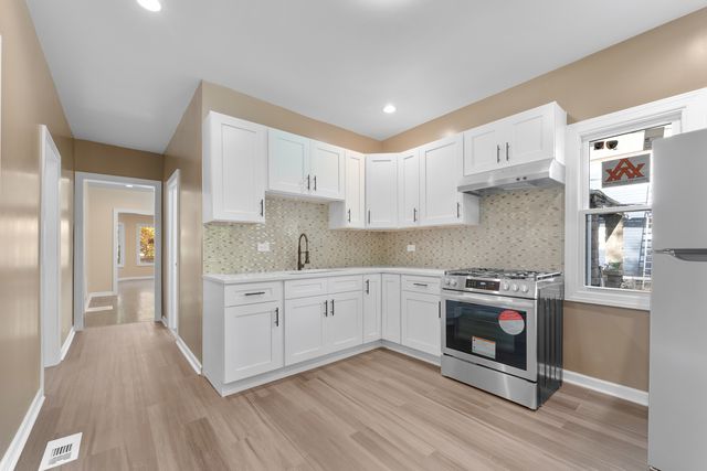 435 N Leclaire Avenue, Chicago, IL 60644