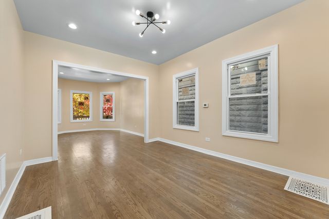 435 N Leclaire Avenue, Chicago, IL 60644