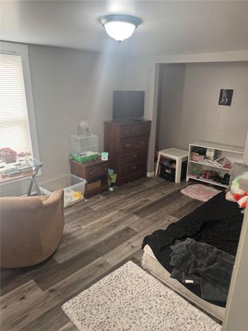 161 5th Ave, Sharon, PA 16146