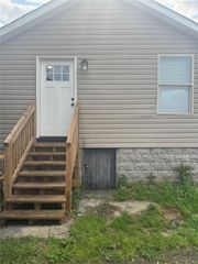 161 5th Ave, Sharon, PA 16146