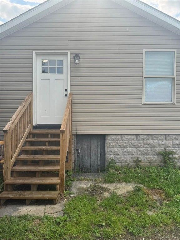 161 5th Ave, Sharon, PA 16146